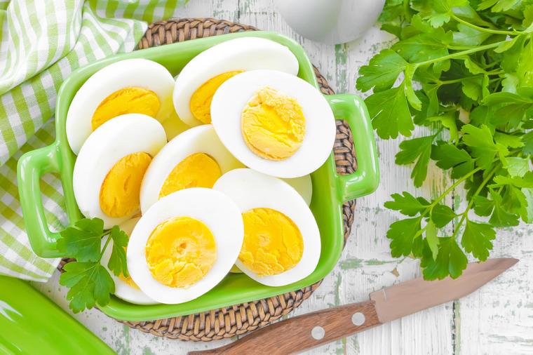 U ovome je trik: Samo ovako ćete pripremiti savršeno tvrdo kuvano jaje za rusku salatu!