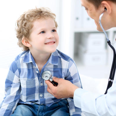 Pedijatar upozorava roditelje: U ovim slučajevima morate dete odmah odvesti u hitnu pomoć!