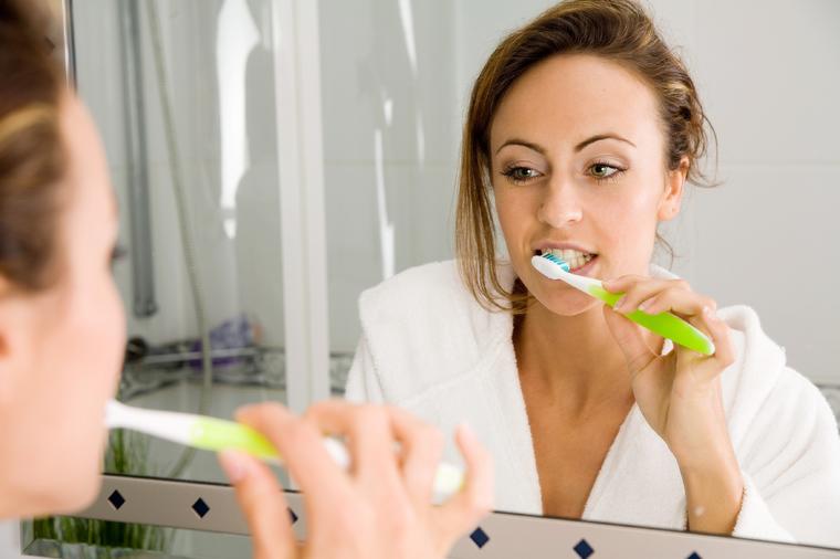 Stomatolozi upozoravaju: Ovu grešku svi pravite kada perete zube!