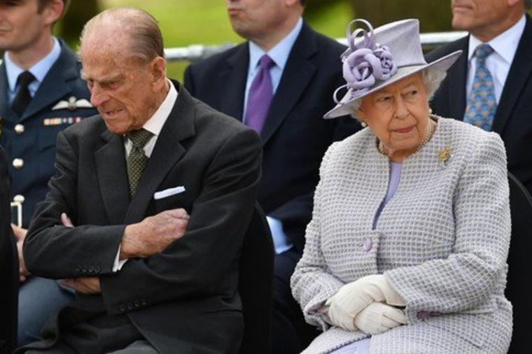 Kraljica Elizabeta (92) i Princ Filip (97) se sve ređe viđaju i stalno se svađaju: Kriza u braku nakon sedamdeset godina zajedničkog života?! (FOTO)