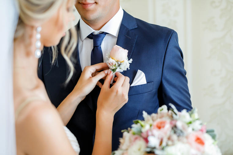 Mlada priznala da je tokom venčanja nosila tajni vibrator kojim je upravljao mladoženja: To mi je bila najbolja odluka!