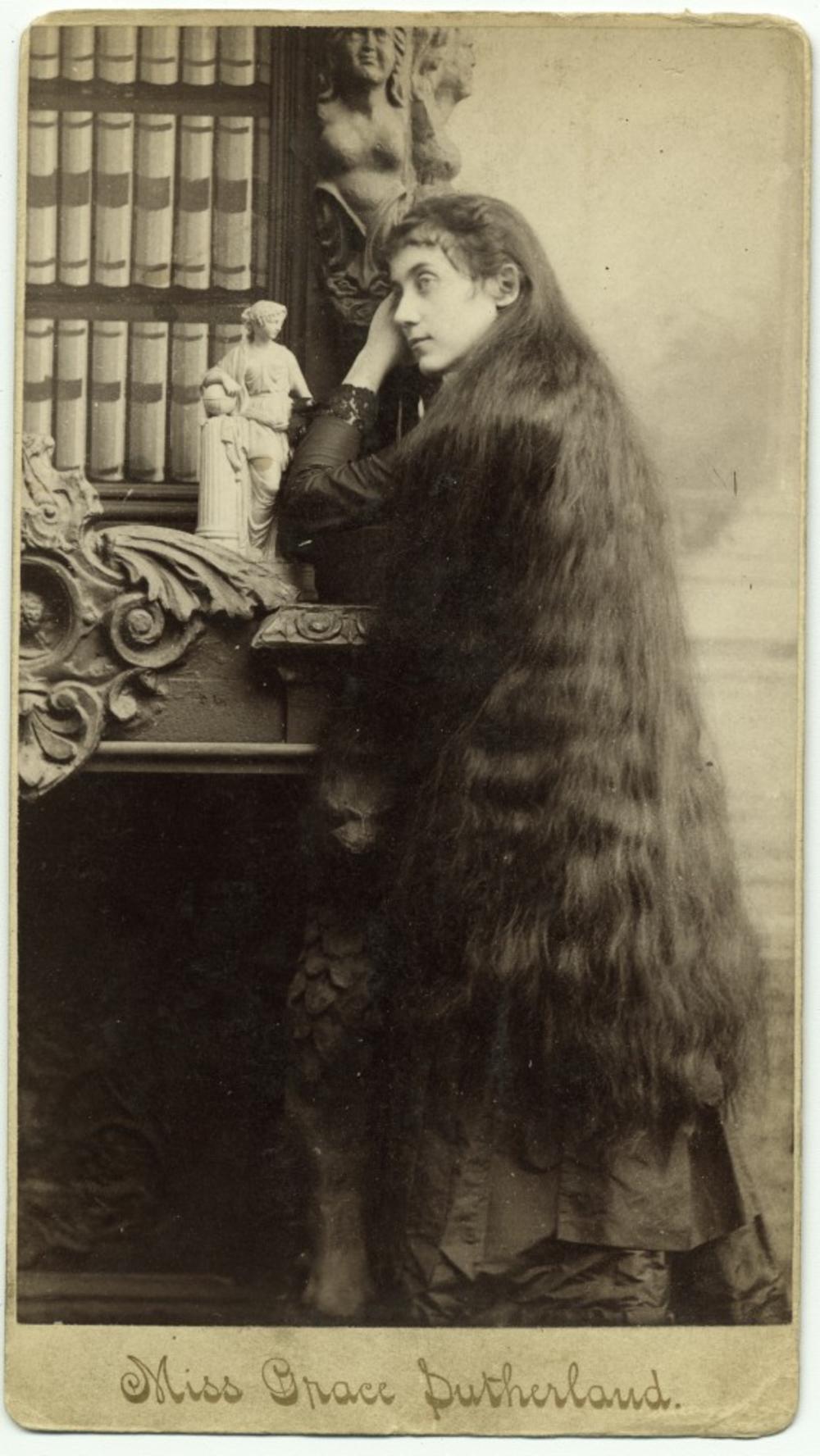 Grejs Saterland, fotografisana oko 1890. godine
