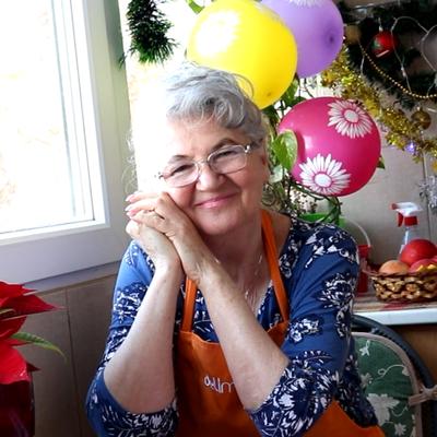 Ova baka će vas naučiti da  kuvate prava domaća jela: Jelena je kec u rukavu svake prosečne Srpkinje! (FOTO, VIDEO)