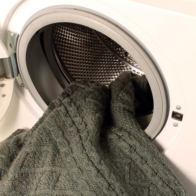 Skupio vam se džemper prilikom pranja u veš mašini? Ima rešenja i za to!