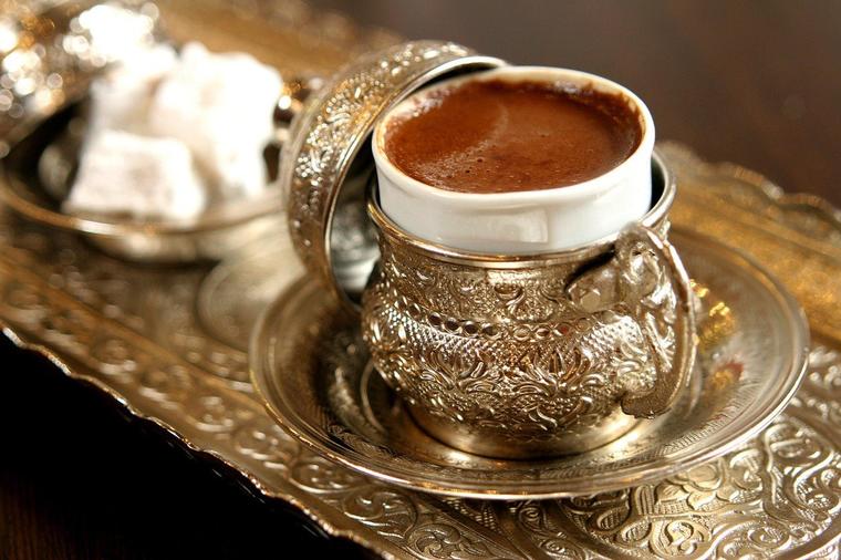 Ovako se pravilno kuva turska kafa: Probajte na stari način - bolju nikad niste pili!