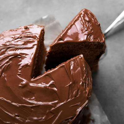 Bez vage i miksera: Napravite savršen kolač od čokolade i kokosa za 30 minuta! (RECEPT)