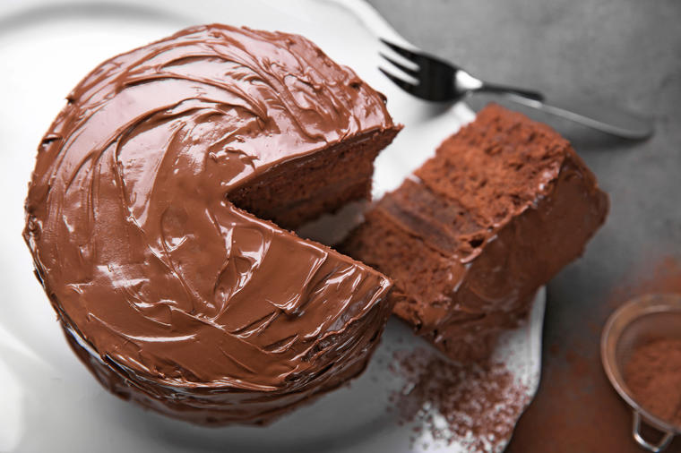 Čokoladna bomba gotova za 20 minuta: Morate probati ovu tortu, osvojiće vas za sva vremena! (RECEPT)