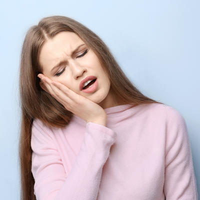 Otarasite se najjače zubobolje za tili čas: Ovi kućni lekovi spasiće vas najgorih muka! (RECEPT)