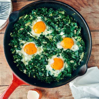 Jelo koje suzbija želju za slatkišima: Zašto treba da doručkujete jaja sa spanaćem! (RECEPT)
