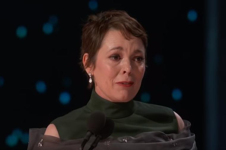 Olivija Kolman briznula u plač dok je držala govor: Bila sam čistačica i maštala o Oskaru! (VIDEO)