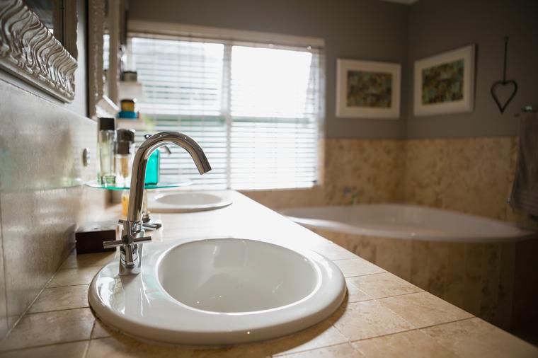 Najčešće higijenske greške koje pravimo u kupatilu: Ovako ga pretvaramo u oazu za bakterije!