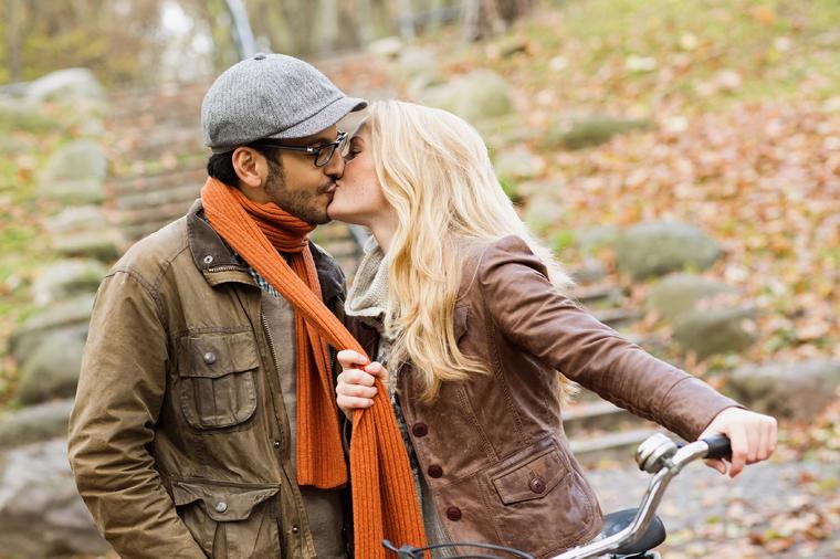 Naučnici otkrili: Evo koja je idealna razlika u visini između parova za savršeni poljubac!