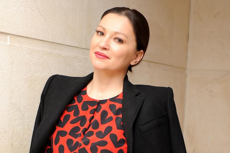 Nina Badrić očarala instagram u crvenoj haljini: Nepogrešivo izdanje, nek sluti na radost! (FOTO)