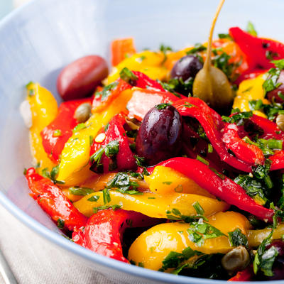 Kremasta rapsodija ukusa: Ova salata od pečene paprike je savršen dodatak ručku! (RECEPT)