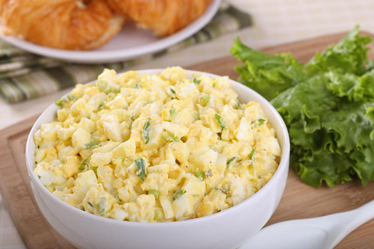 Ukus je fantazija i bićete siti: Ova brzinska salata od jaja može da zameni ručak! (RECEPT)