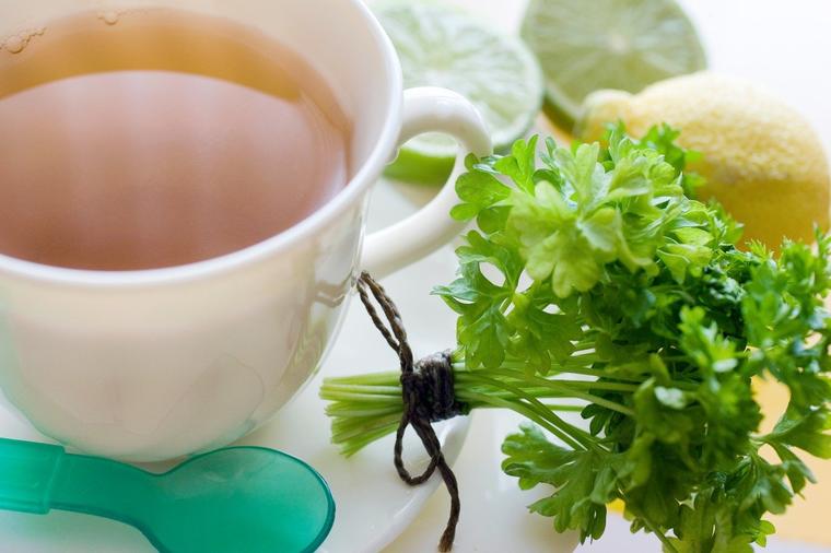 Spas za otečene noge: Čaj od ove biljke je prirodno rešenje za problem koji nas sve često muči! (RECEPT)