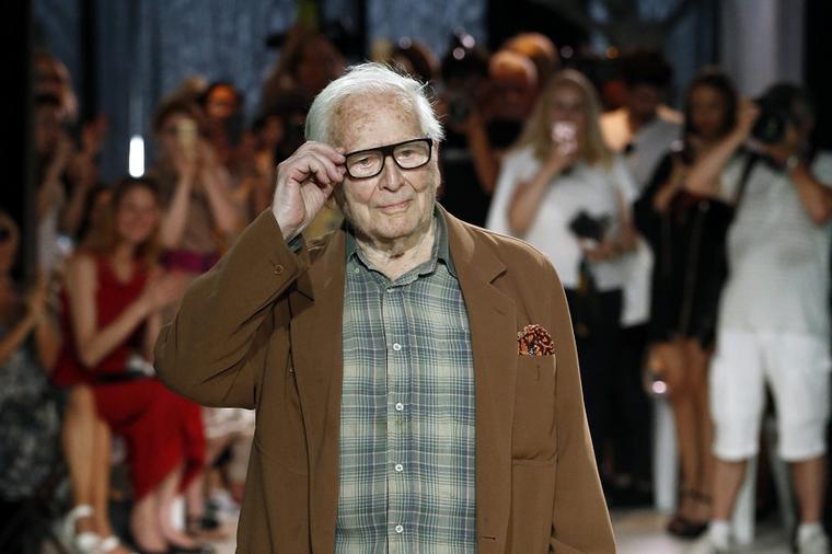 On je najstariji modni kreator na svetu: Ima 97 godina, modnu imperiju, milione i neće se zaustaviti na tome! (VIDEO)