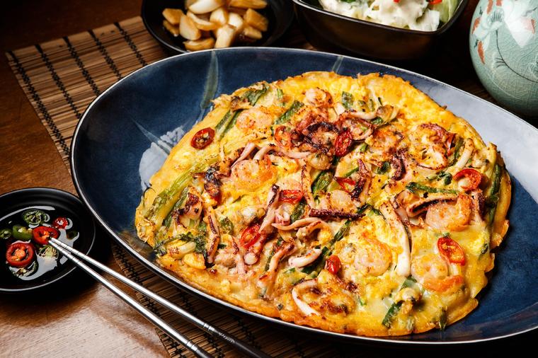Egzotični specijalitet koji morate probati: Čudesne korejske palačinke sa povrćem! (RECEPT)