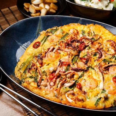 Egzotični specijalitet koji morate probati: Čudesne korejske palačinke sa povrćem! (RECEPT)