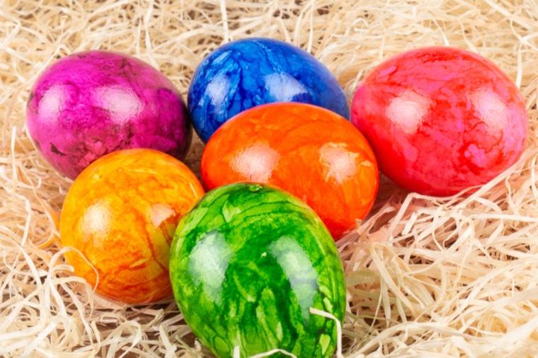 Ovako pomešajte ulje i boju iz kesice: Genijalan trik za najlepša vaskršnja jaja ikada! (VIDEO)