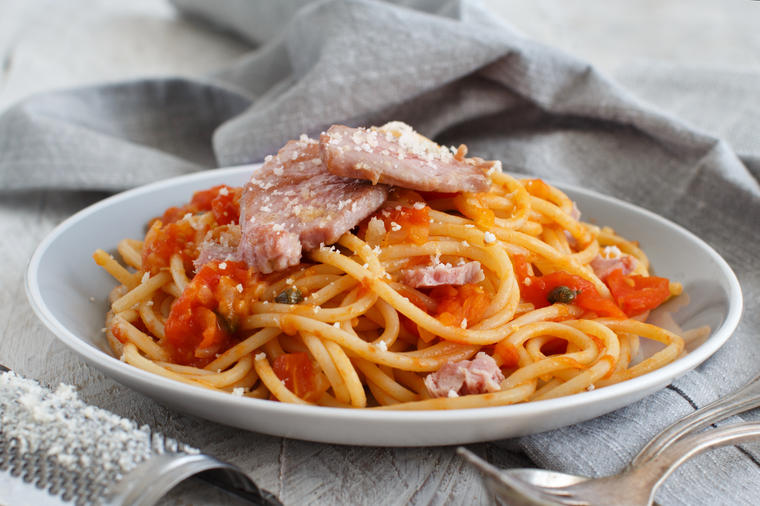 Brzinski ručak nezaboravnog ukusa: Špagete sa ribom u paradajz sosu! (RECEPT)