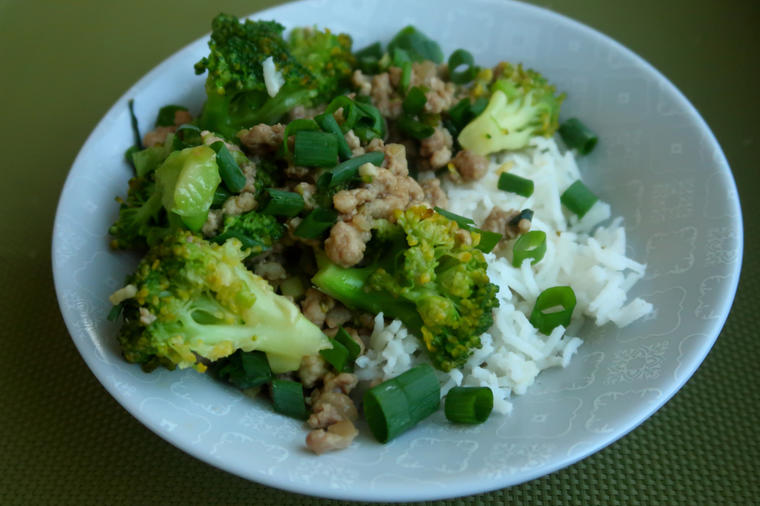 Predlog za sutrašnji ručak: Svinjetina sa brokolijem - gotova za pola sata! (RECEPT)