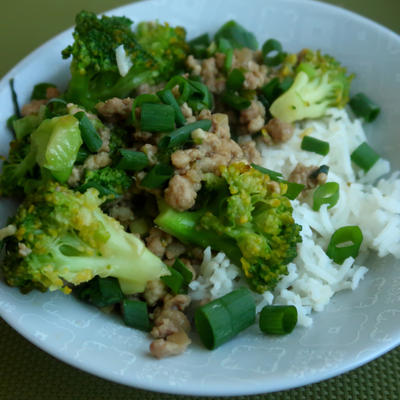 Predlog za sutrašnji ručak: Svinjetina sa brokolijem - gotova za pola sata! (RECEPT)