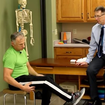 Fizioterapeut Robin Mekenzi tvrdi: Ovih 8 vežbi leči bol u kolenu!