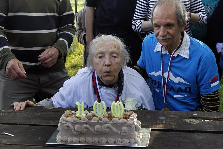 Neverovatna Baka Jelena je najstarija planinarka u Srbiji: Proslavila 100. rođendan i zamislila samo OVU želju! (FOTO)