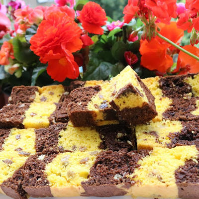 Bakin šareni čokoladni kolač: Neodoljiv desert koji osvaja na prvi zalogaj! (RECEPT,VIDEO)