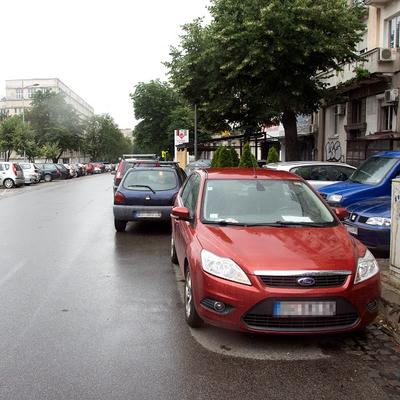 Od danas stroge kazne za bahate vozače: Za nepropisno parkiranje i do 50.000 dinara!