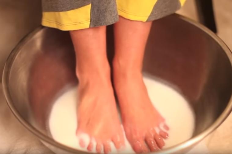 Kućni pedikir sa mlekom i sodom bikarbonom: Savršeno negovana stopala za leto! (VIDEO)