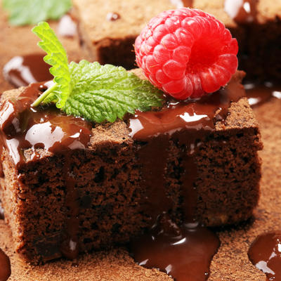 Čokoladni kolač od samo 3 sastojka: Slatko čudo koje se topi u ustima! (RECEPT)