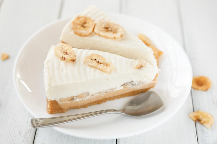 Banana keks torta bez pečenja: Kremasti i ukusni slatkiš gotov dok trepnete! (RECEPT)