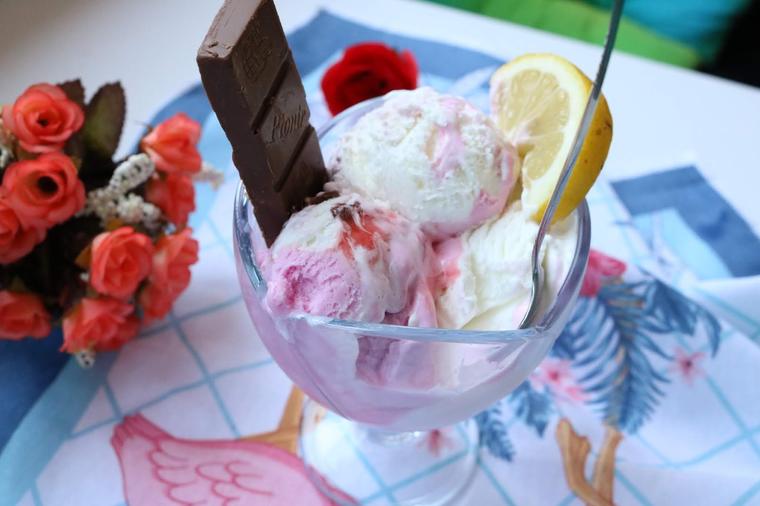 Domaći sladoled bez jaja: Uživajte u punom ukusu mleka, voća i čokolade! (RECEPT, VIDEO)