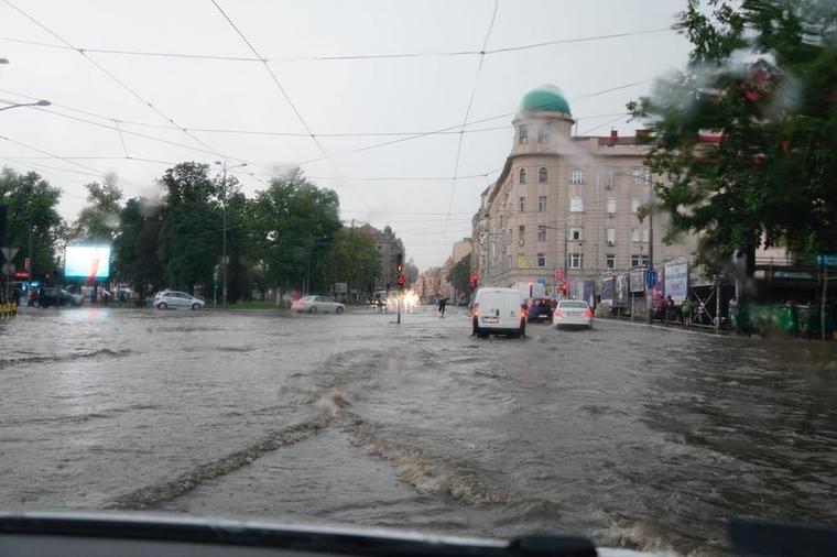 Snažno nevreme pogodilo Beograd: Grad se sručio, pojedini delovi grada potpuno poplavljeni! (FOTO)