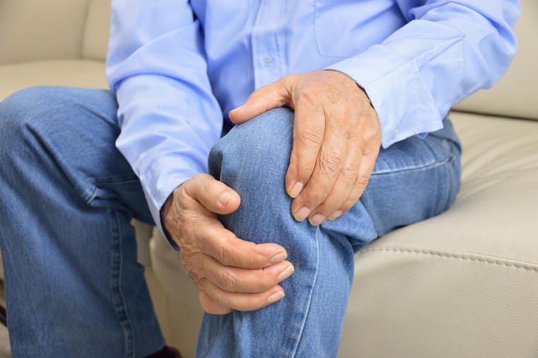 Zašto nas bole kolena kada se vreme menja: Evo kako možete da ublažite bol!