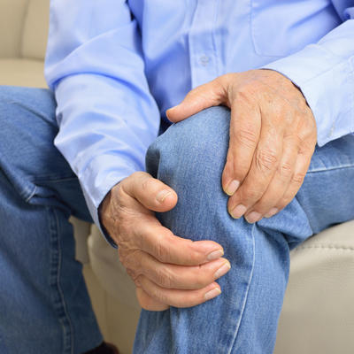 Potpuno drugačija fizioterapija: Rešite se bola u kolenima na efikasan način kod kuće!