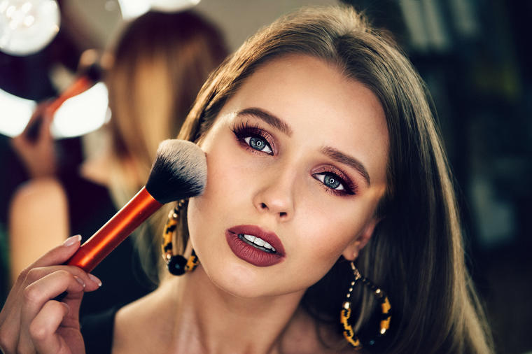 Saveti profesionalnih šminkera: Kako da izbegnete 9 najvećih grešaka u šminkanju, koje bodu oči i izgledaju ružno!
