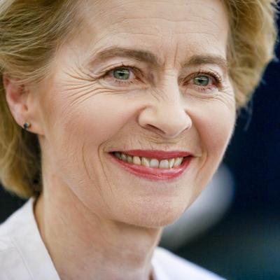 Ursula (60) je majka sedmoro dece, koja je jednom već šokirala Nemačku: Evo ko je prva žena predsednica Evropske komisije!
