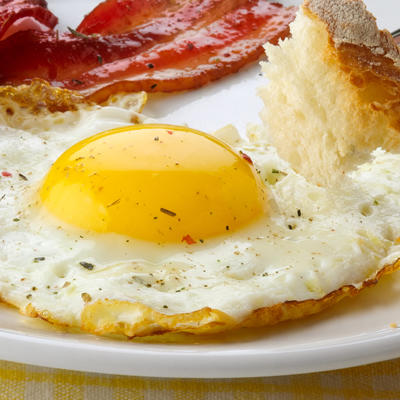 Trik za najbolje jaje na oko na svetu: Nikad vam se neće zalepiti na ovaj način!