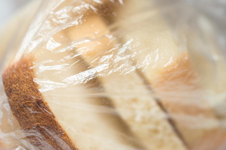 Hleb nikad ne treba da držite u kesi, pogotovo plastičnoj: Evo zbog čega!