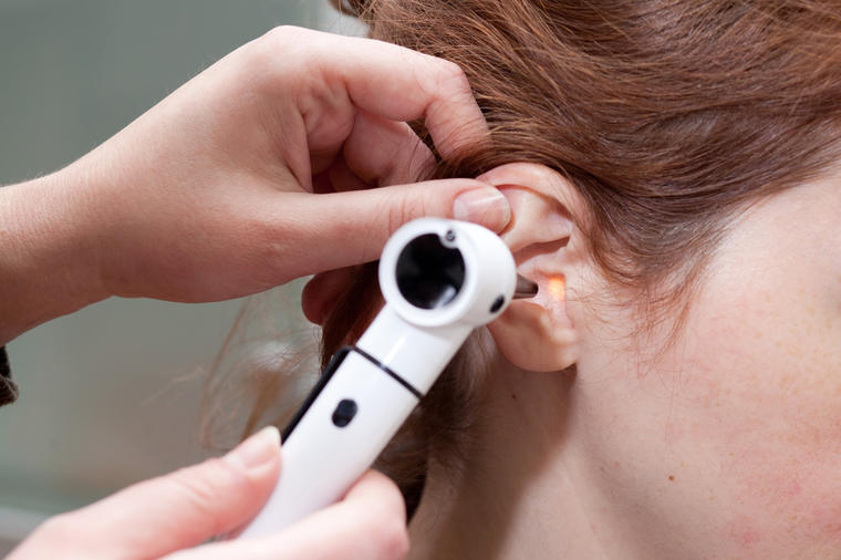 Korona virus može da izazove trajno oštećenje sluha?
