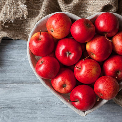 Ceo život jedete jabuku na pogrešan način: Bacate najzdraviji deo!