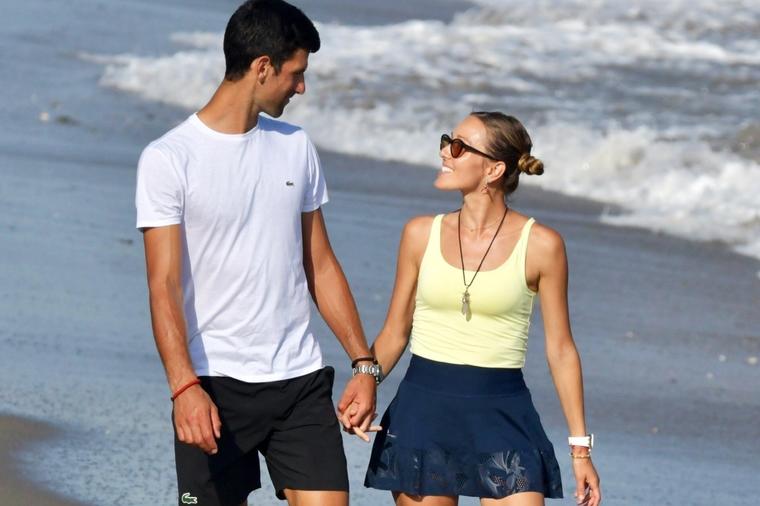 Romantični trenuci Noleta i Jelene Đoković na plaži: Supruga tenisera u suknji koja će vas osvojiti! (FOTO)