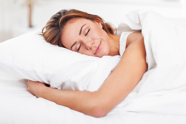 Odlično za leđa, srce i probavni sistem: Ovaj položaj spavanja je karta za bolje zdravlje!