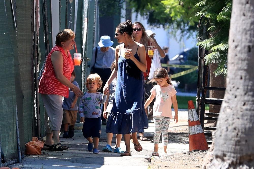 Mila Kunis sa decom