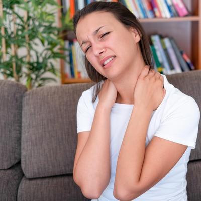Oslobodite se hroničnih bolova u kičmi, vratu i zglobovima: Ovo je najefikasnija kućna terapija!