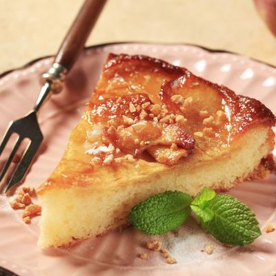 Brzinski kolač od jabukama sa prelivom od meda: Sočan, mirisan i ukusan, odmah ćete ga napraviti! RECEPT)