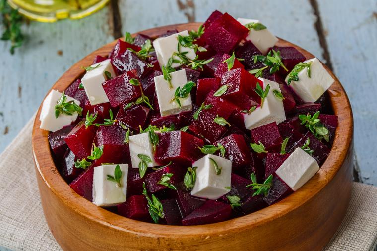 Salata od kuvane cvekle i feta sira: Jača imunitet i tera anemiju! (RECEPT)